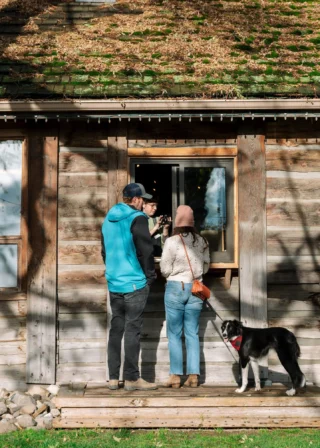There's nothing quite like a crisp fall day paired with a warm drink and a fresh pastry from The Market. Stay a little longer for lunch and enjoy our seasonal soup with fresh bread or a handcrafted sandwich.

The Market is open Wednesday through Sunday from 8:30 AM - 3:00 PM.

We look forward to welcoming you!

#themarketatquailsgate #quailsgate #themarket #westkelownacafe #freshlybaked